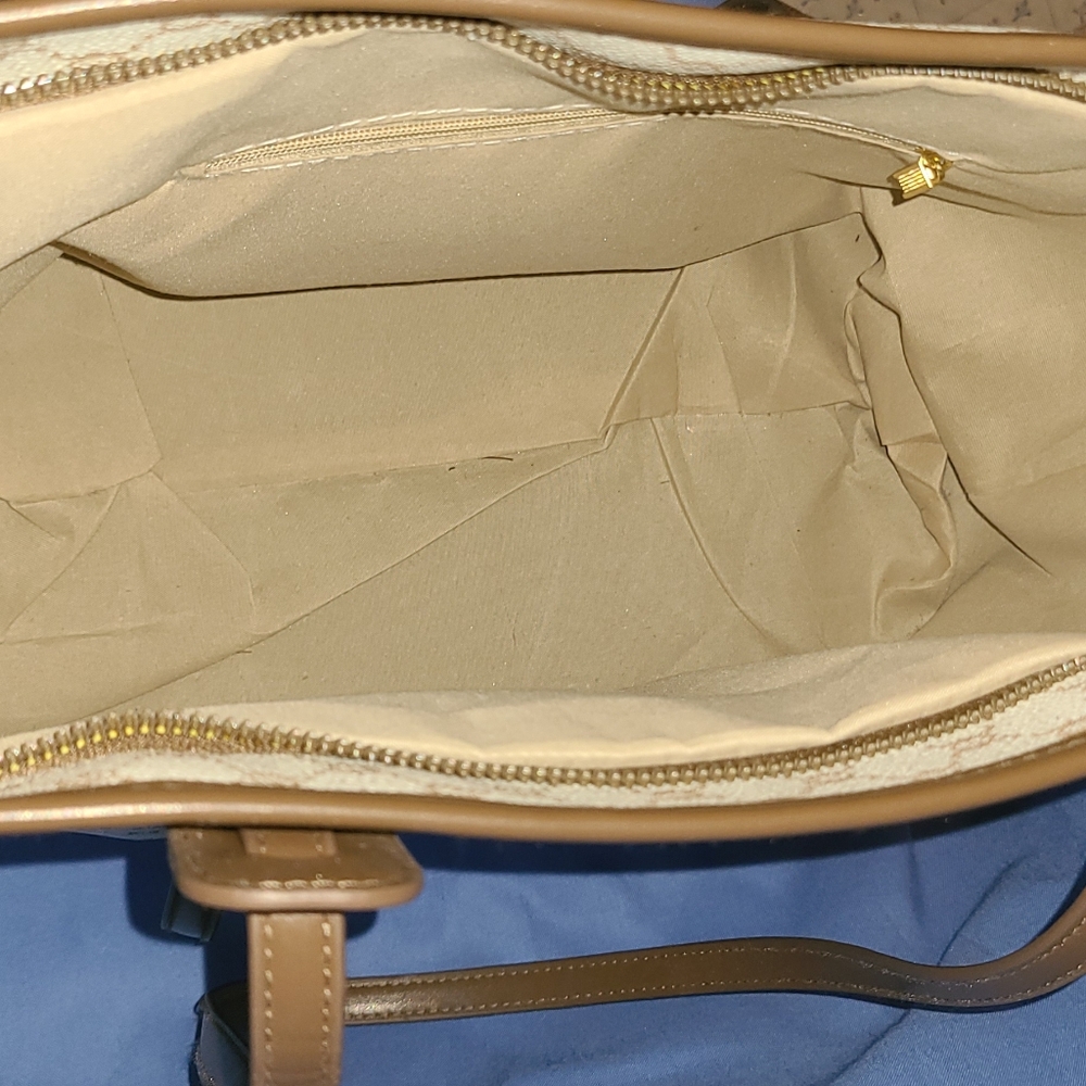 Large Handbag - Picture 3 of 3